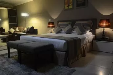 اقامتگاه Magnum Hotel & Suites West Bay