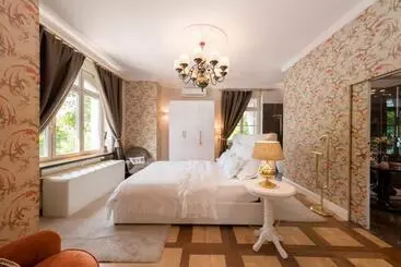 Hotel Adora Luxury