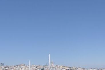 تختخواب و صبحانه Lumina Boutique