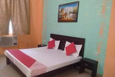 Otel Oyo 87256 Nu Regency Hotal Dharuhera