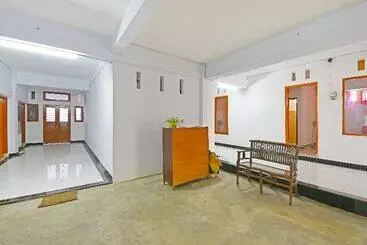 Hotelli Oyo 90967 Soka Asri Guest House