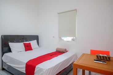 Hotell Reddoorz Hostel Near Lawang Sewu Semarang