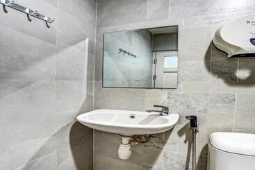 호텔 Capital O 90888 Bintang Diponggo Residence