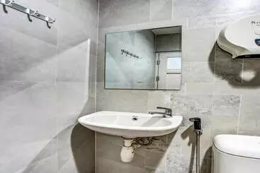 Hotell Capital O 90888 Bintang Diponggo Residence