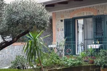 Majatalo Midway House Italy