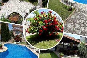 ペンション Guest Rooms Deva