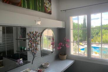 تختخواب و صبحانه Bastide Du Bonheur Saint Donat