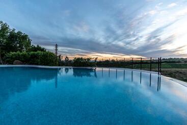 ホテル Poggio Al Sole Montalcino