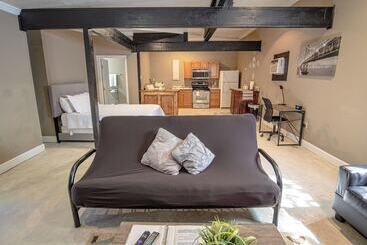 کلبه Big Studio Near Downtown With All Amenities