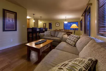 ホテル The Aspens At Kicking Horse