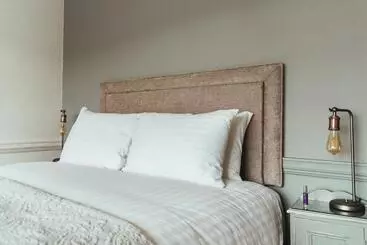 ホテル The Falcon Inn