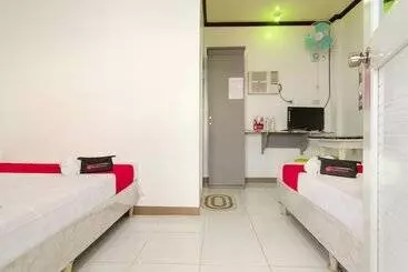 Hotel Reddoorz @ Prince Jb Beach Resort Zambales