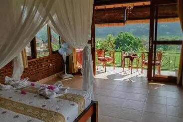 ペンション Embang Homestay
