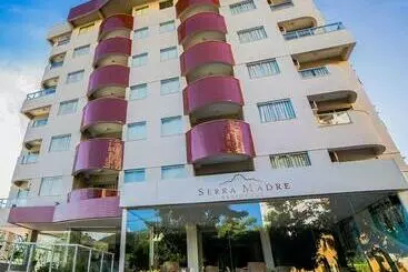 アパートホテル Serra Madre