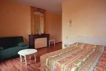 호텔 Logis Hôtel Les 3b