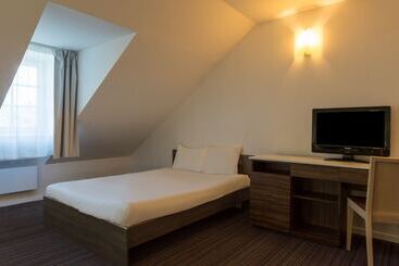 Отель The Originals City, Hôtel Le Coeur D Or, Sedan Est