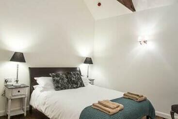 تختخواب و صبحانه Tailor Room 2