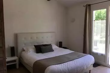 ホテル Logis Hôtel & Spa Déjeunez Sous L Arbre