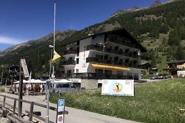 בית מלון כפרי B&b Matterhorn Golf