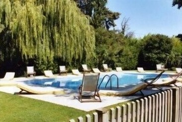 فندق Hôtel Le Mas Des Grès & Restaurant Sous Les Platanes