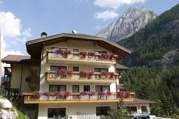 酒店 Dolomites Inn