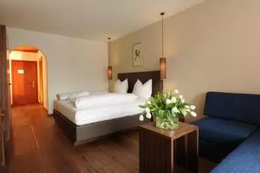 Отель Vier Jahreszeiten