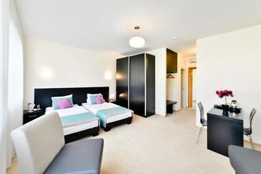 هتل Vantis Riverside