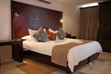 בקתות Ibhayi Guest Lodge  Lion Roars S & Lodges