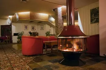 Mcnevins Warwick Motel