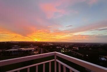 Huoneistohotelli Trio S Tagaytay Staycation Belldanndy Sunset View With Balcony
