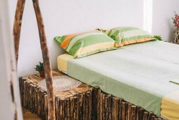 تختخواب و صبحانه Kiters&friends Club