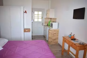 Rising Sun Apartments And Studios