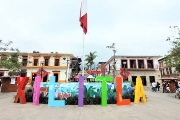 هتل آپارتمان Doña Adelina House