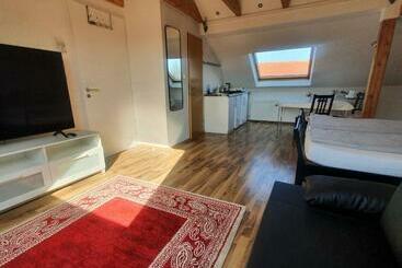 Пансион Apartments Am Kanal 2