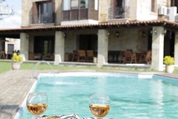 هتل The Mira House