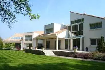 Majatalo Les Jardins De La Muse, Piscine Couverte, Spa Et Fitness