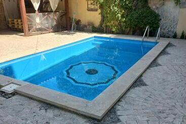 پانسیون Monument Guesthouse