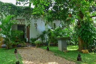 Bed and Breakfast Menara Green Inn