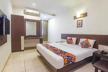 Fabhotel White Clouds