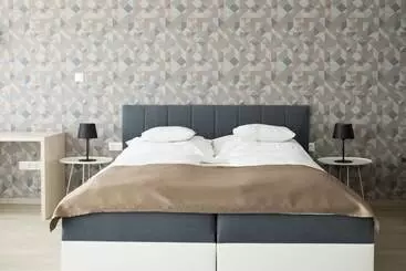 هتل Parizs Garden Apartments