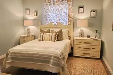 Majatalo Garden Clara