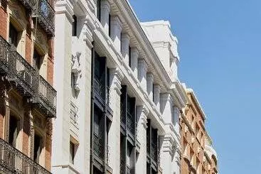 هتل آپارتمان 60 Balconies Iconic