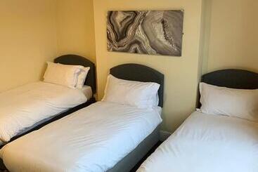 Отель Royal Oak