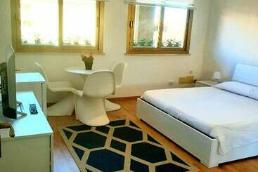 פנסיון Central City Rooms Garage Incluso