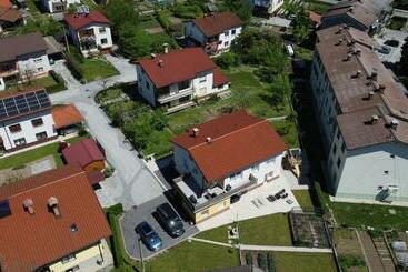 بنسيون Apartment And Room Anica