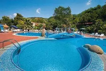 בית מלון כפרי Baia Tropea Resort