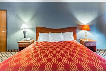 فندق Urbana Inn And Suites