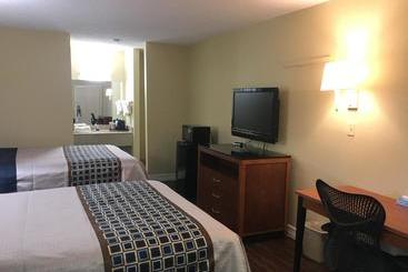 فندق على الطريق Navasota Inn