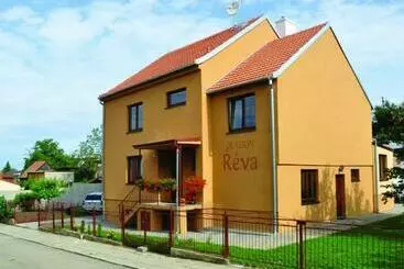 ペンション Penzion Réva