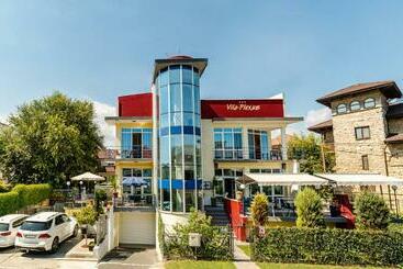 پانسیون Plexus Boutique